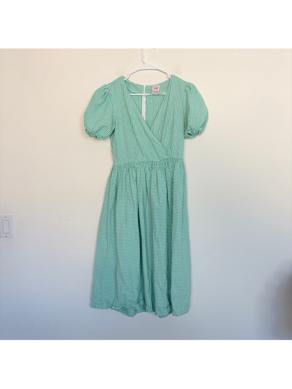 UO x Lisa Says Gah! Topanga Green Gingham Puff Sleeve Midi Dress, Medium